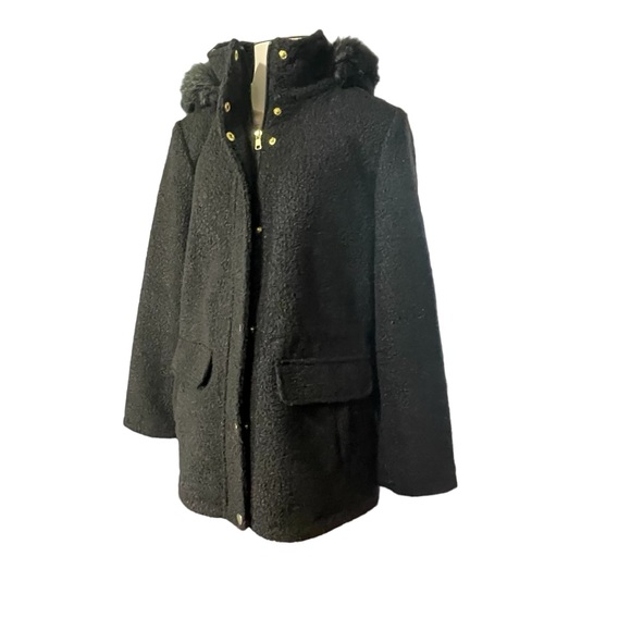 - INTL d.e.t.a.i.l.s Coat with fur Hood Size Medium - Picture 6 of 16